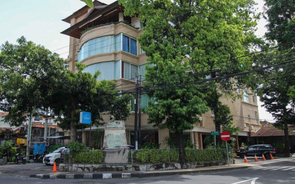 Reddoorz @ Raya Kuta Hotel Kuta  Ngoại thất bức ảnh