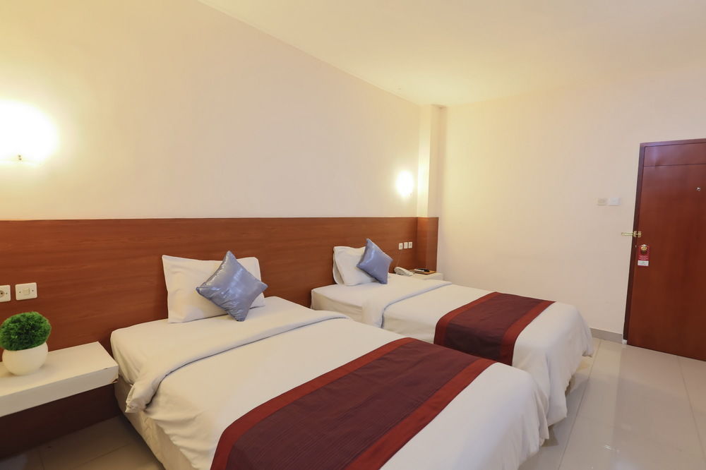 Reddoorz @ Raya Kuta Hotel Kuta  Ngoại thất bức ảnh