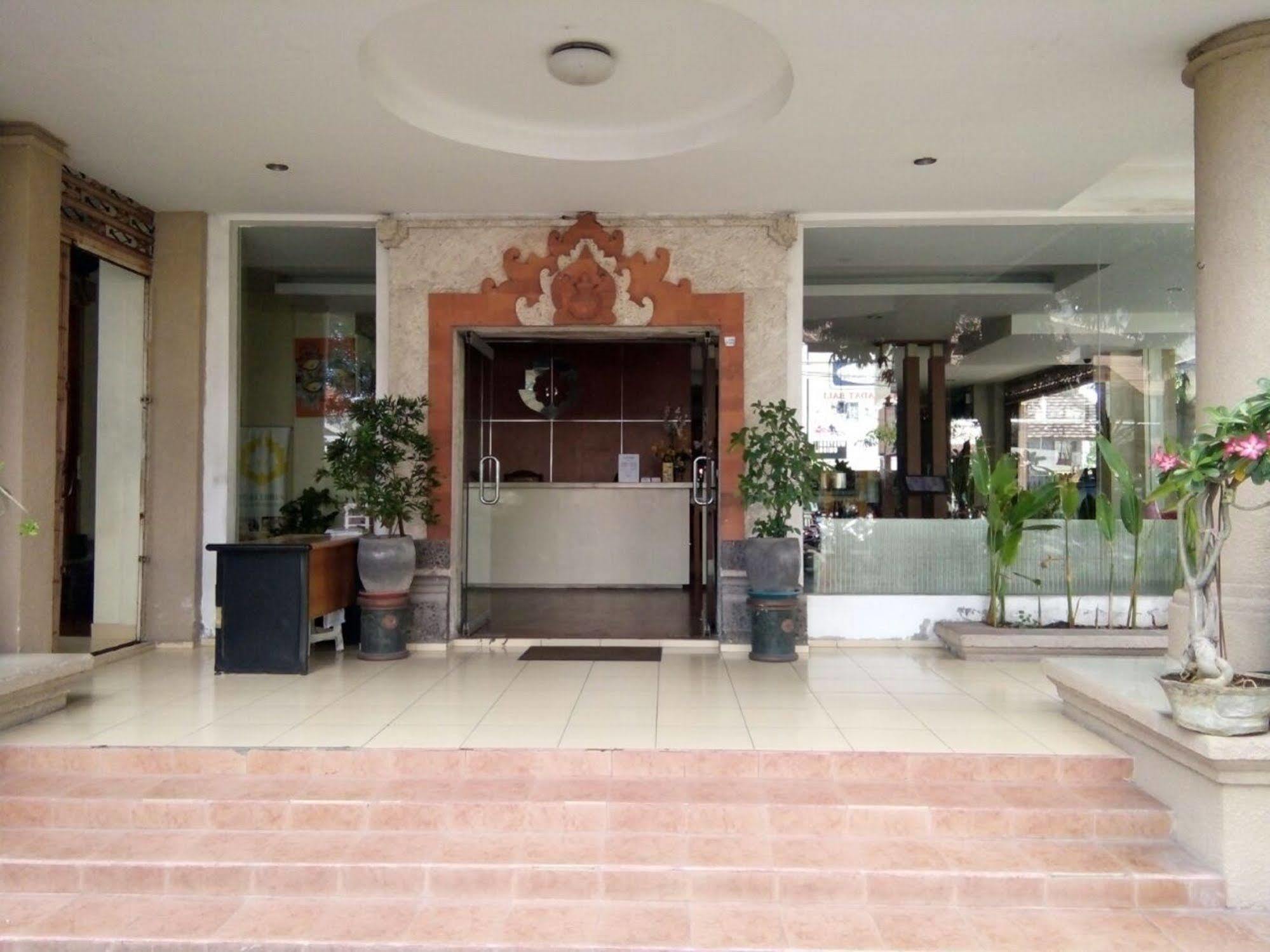 Reddoorz @ Raya Kuta Hotel Kuta  Ngoại thất bức ảnh