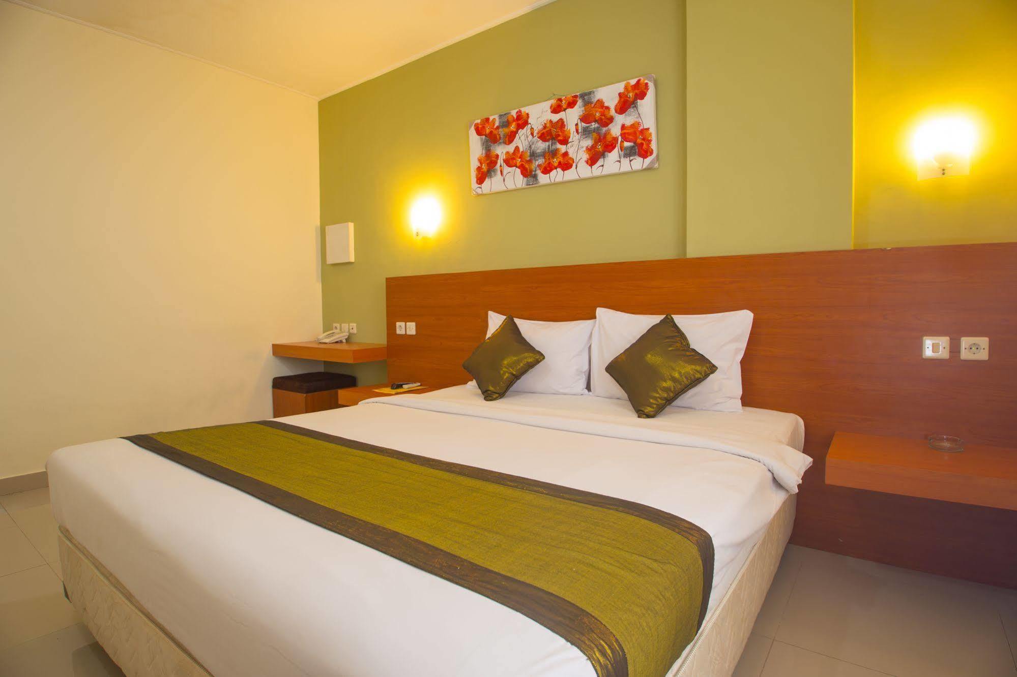 Reddoorz @ Raya Kuta Hotel Kuta  Ngoại thất bức ảnh