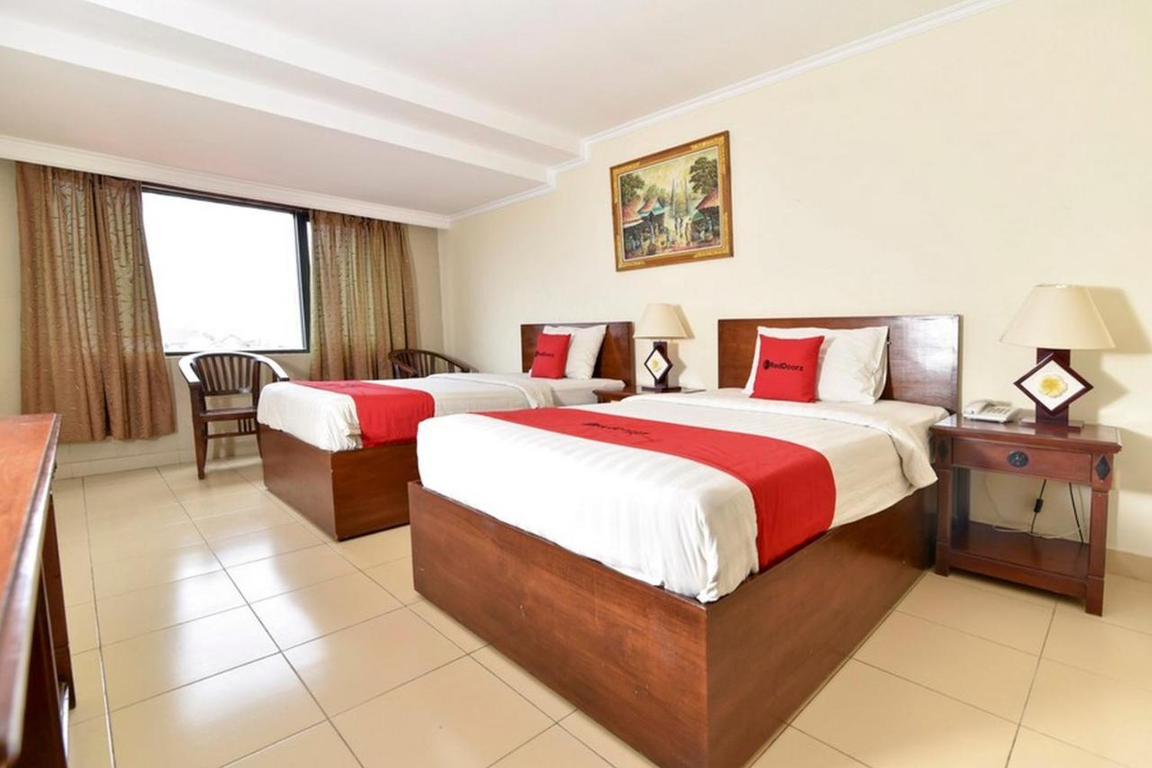 Reddoorz @ Raya Kuta Hotel Kuta  Ngoại thất bức ảnh