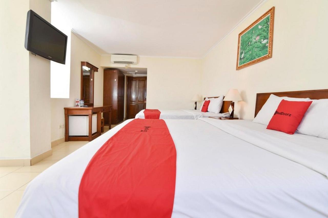 Reddoorz @ Raya Kuta Hotel Kuta  Ngoại thất bức ảnh
